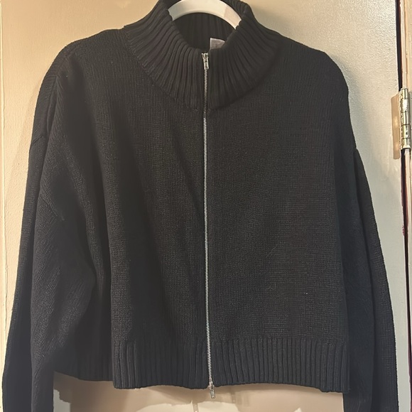 H & M cropped zip up sweater - Picture 3 of 3